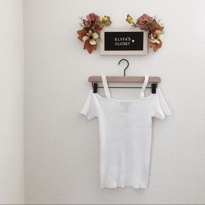 • c o l d s h o u l d e r t o p •